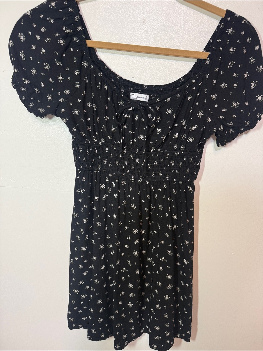 dress Hollister Black Floral Tie-Neck Smocked Dress